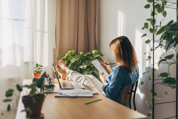 How to Start Freelancing Without Quitting Your Day Job or Wrecking Your Credit