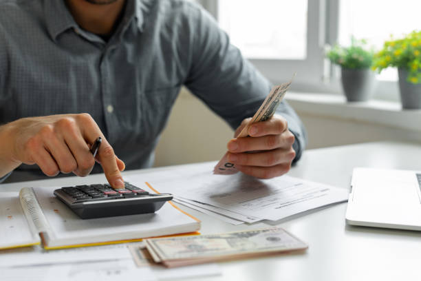 How to Pick a Checking Account That Won’t Wreck Your Credit